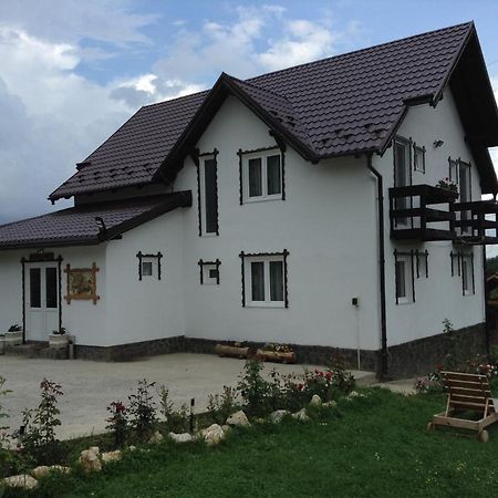 Elder Villa Бран Екстериор снимка