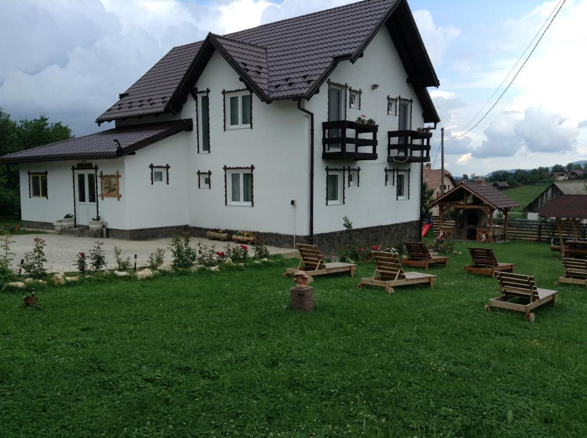 Elder Villa Бран Екстериор снимка